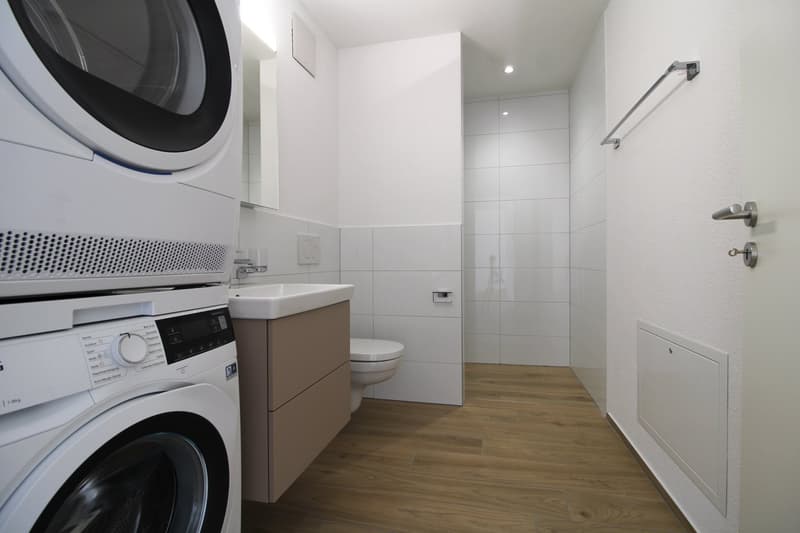 Attractive 2.5-room apartment with balcony in central location in Niederuzwil (2)