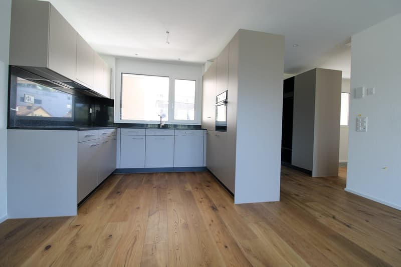 Moderne 2.5-Zimmer-Wohnung mit herrlichem Ausblick (4)