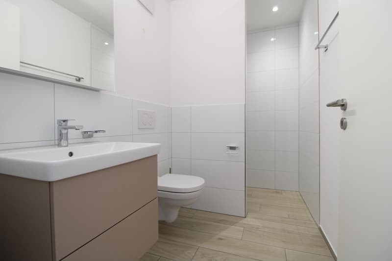 Moderne 4.5-Zimmerwohnung mit zwei Bädern und gemütlichem Sitzplatz (8)