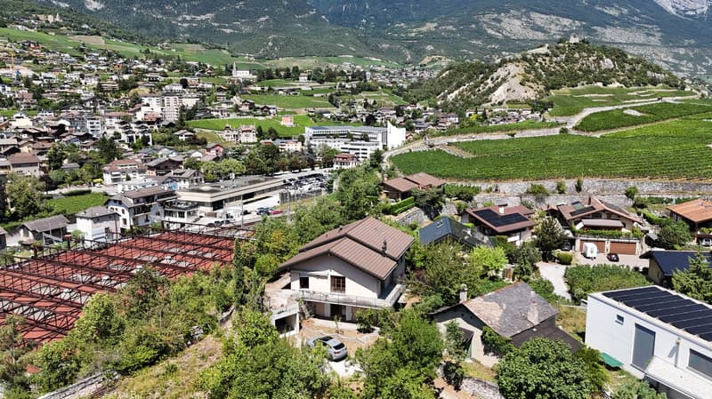 Villa with building land and barn – Plantzette district, Sierre (2)