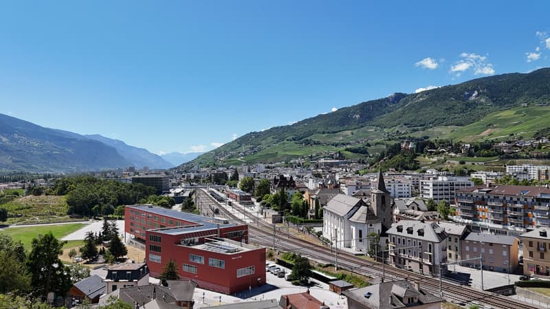 Villa with building land and barn – Plantzette district, Sierre (14)
