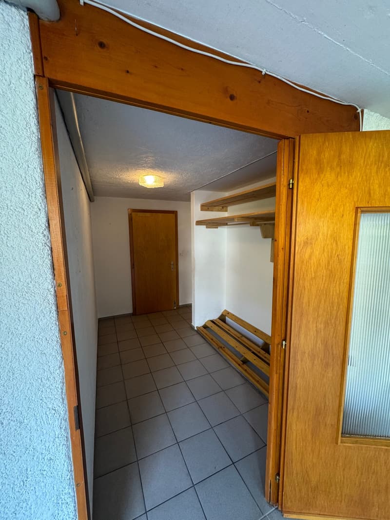 empty room, tiled floor, wooden shelves, wooden door