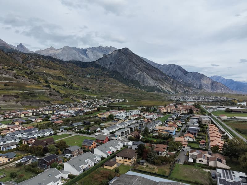 Villa à Saillon – beaux volumes et potentiel de modernisation (8)