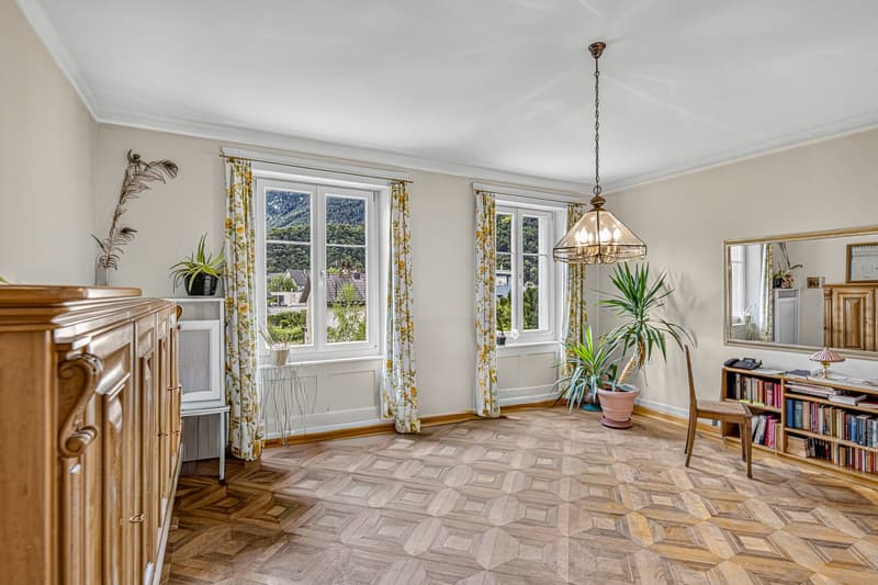 Charmante Villa an ruhiger Lage in Glarus Nord – Ihr Traumhaus mit Bergblick (5)