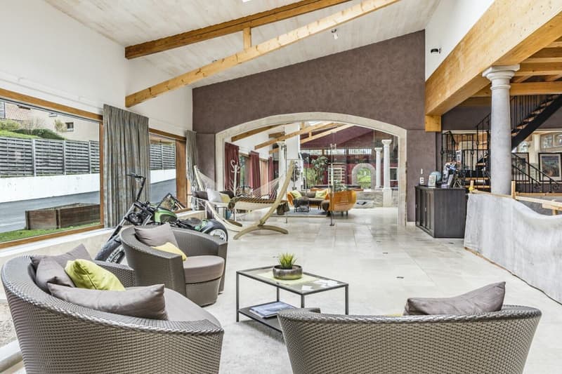 An Exceptional Property Blending Contemporary Elegance with Rustic Authenticity (8)