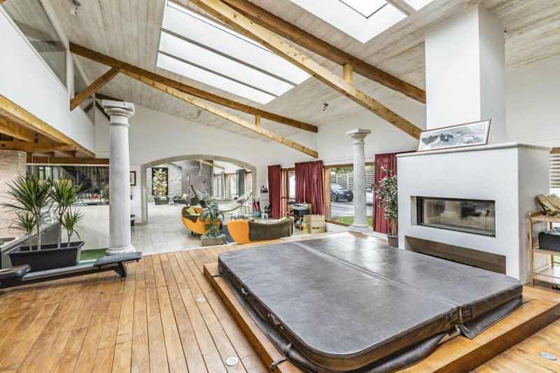 An Exceptional Property Blending Contemporary Elegance with Rustic Authenticity (11)