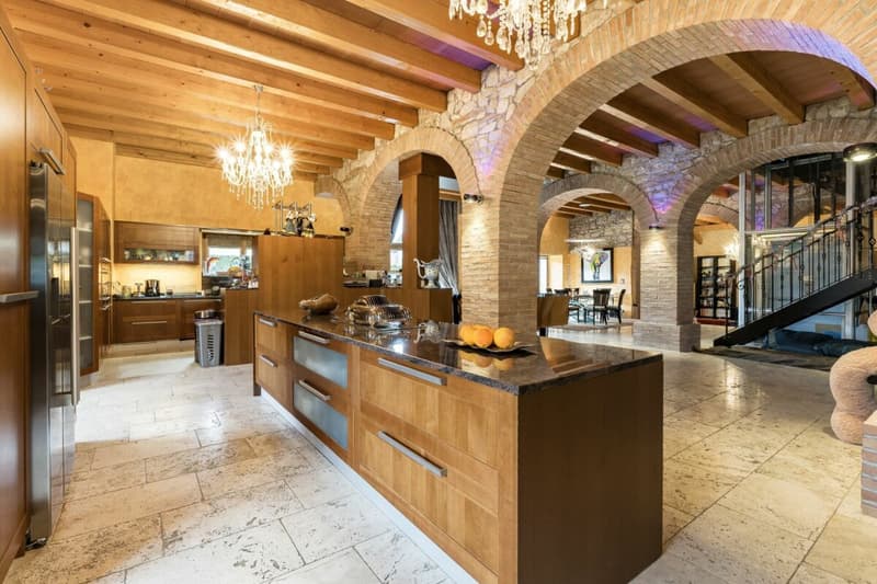 An Exceptional Property Blending Contemporary Elegance with Rustic Authenticity (2)