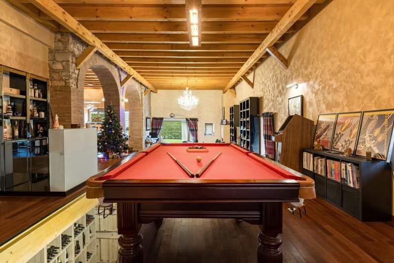 An Exceptional Property Blending Contemporary Elegance with Rustic Authenticity (6)