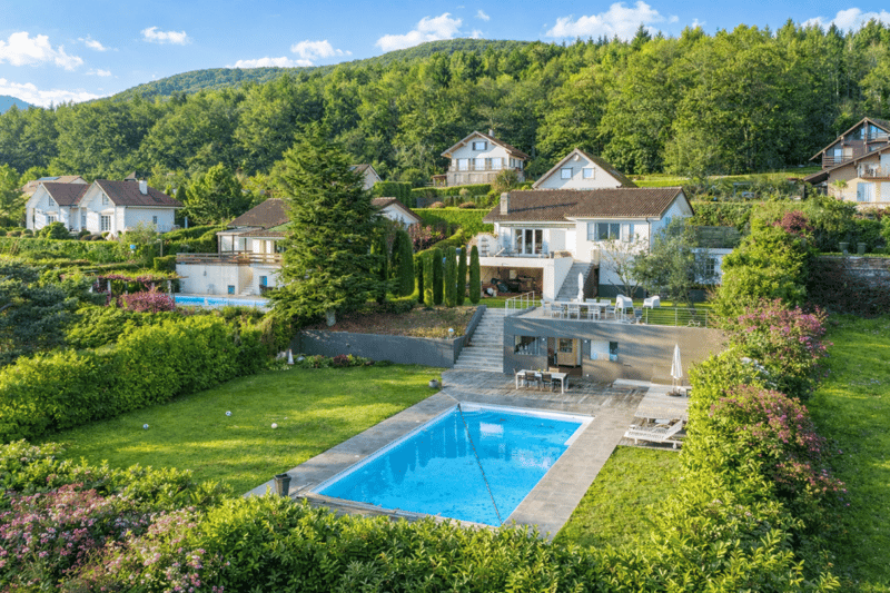 Villa d'exception avec vue panoramique sur le Mont-Blanc, le lac Léman et les Alpes (1)