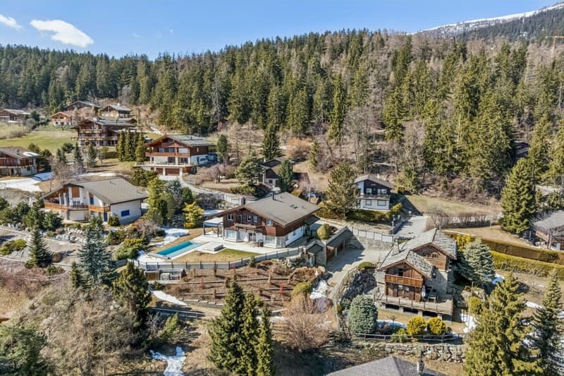 Magnificent property with a detached mazot and outdoor swimming pool (4)