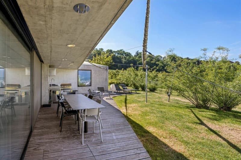Contemporary architect's villa in the heart of a privileged environment (4)