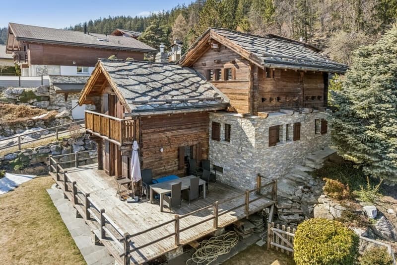 Magnifique propriété avec mazot indépendant et piscine extérieure (3)