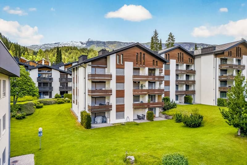Die exklusive Traumwohnung an bester Lage mit Ski-in und Ski-out in Laax Murschetg (2)
