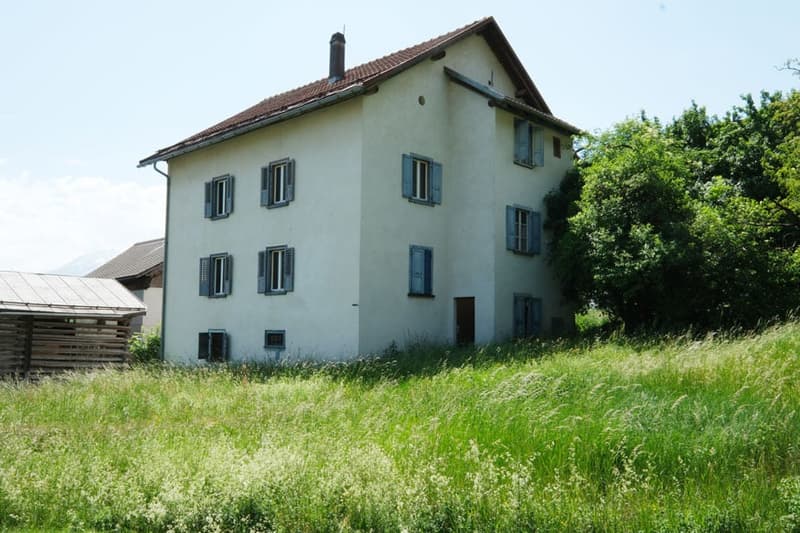 The large three-family house in Schluein near Ilanz/Glion (2)