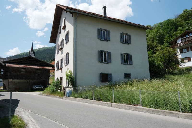 The large three-family house in Schluein near Ilanz/Glion (14)