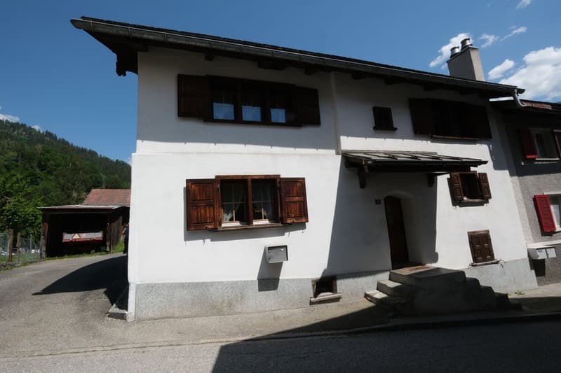 The large residential house with stable in Schluein near Ilanz/Glion (2)