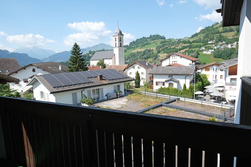 A 2.5-room apartment with a gallery in a prime location in Laax (6)