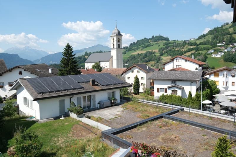 A 2.5-room apartment with a gallery in a prime location in Laax (11)