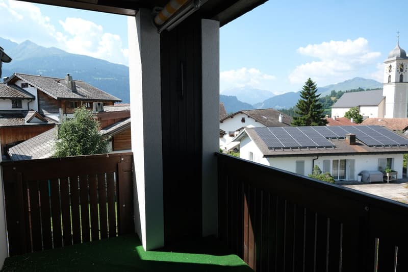 A 2.5-room apartment with a gallery in a prime location in Laax (1)