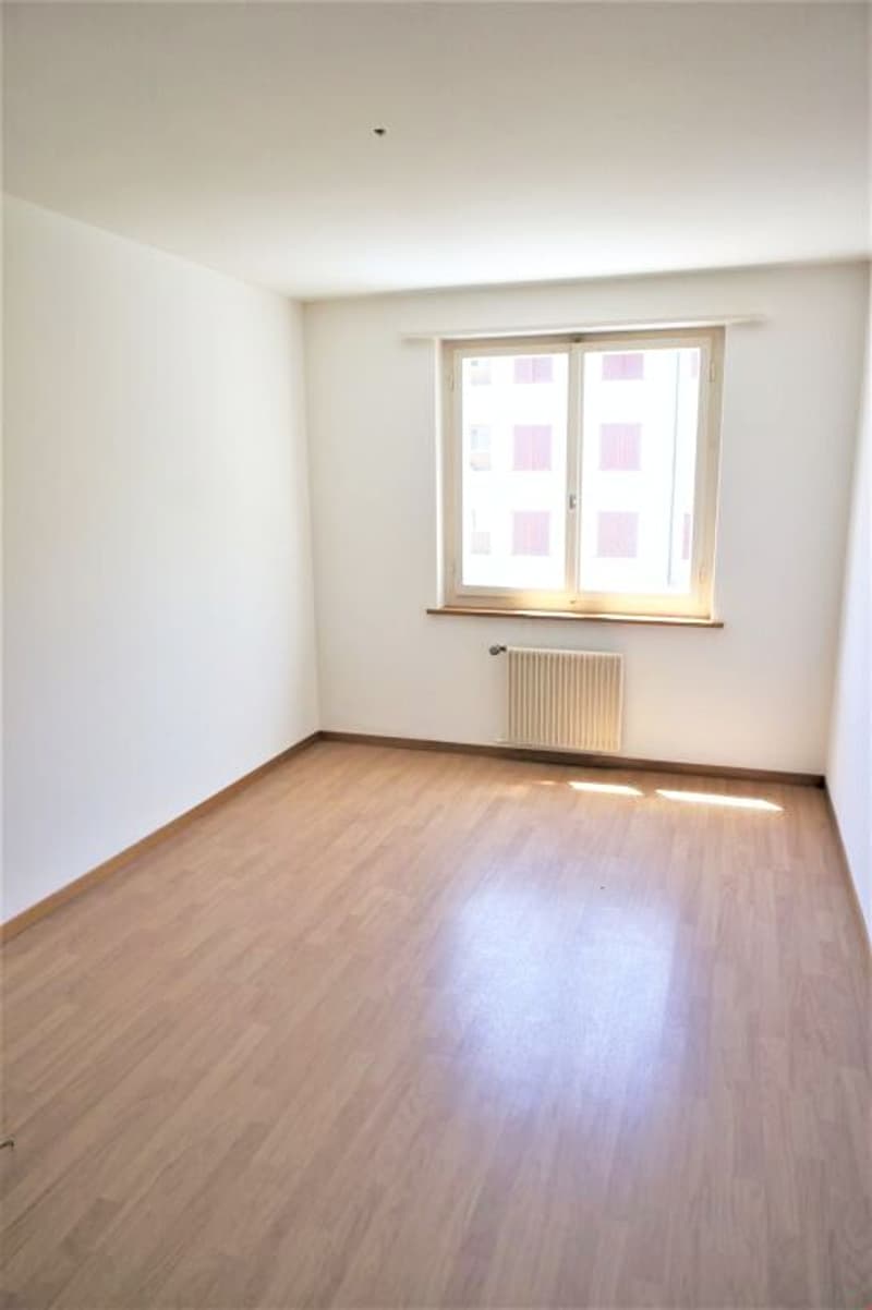 Grosszügige und helle Wohnung an ruhiger Lage! (6)