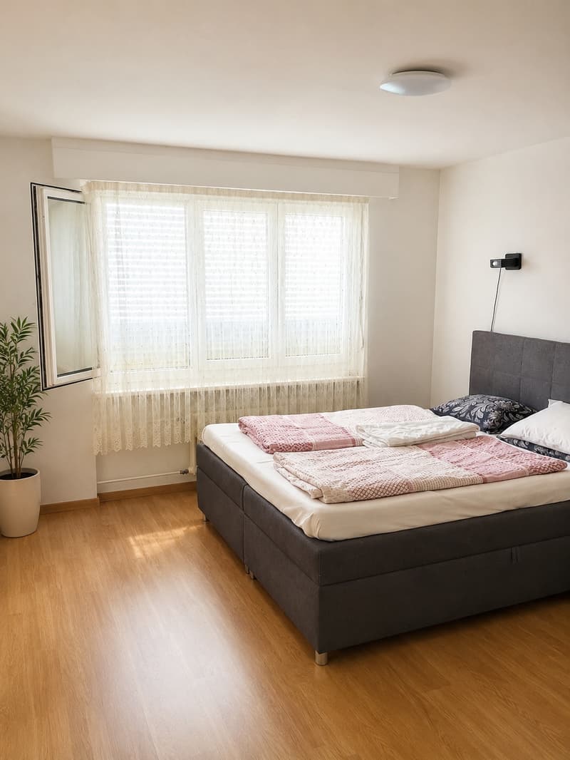 Grosszügiger Grundriss und Balkon mit wunderschöner Aussicht zur Erholung! (4)