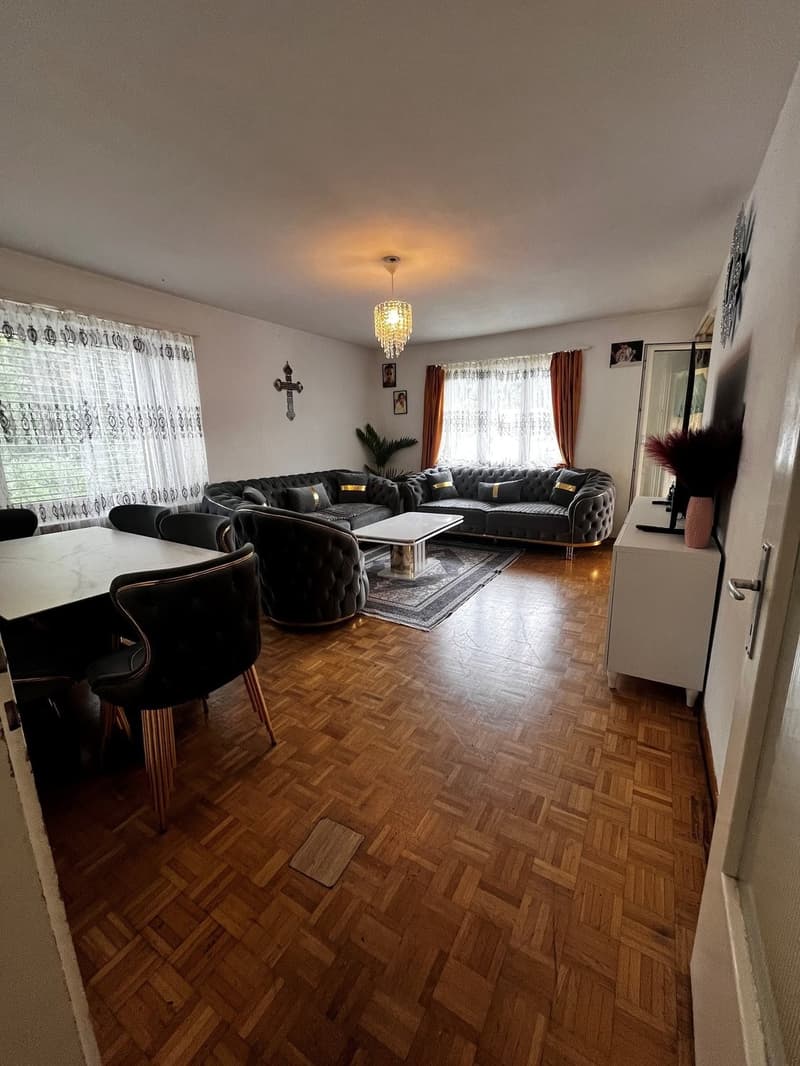 Sonnendurchflutet wohnen mit Balkon im Grünen! (2)