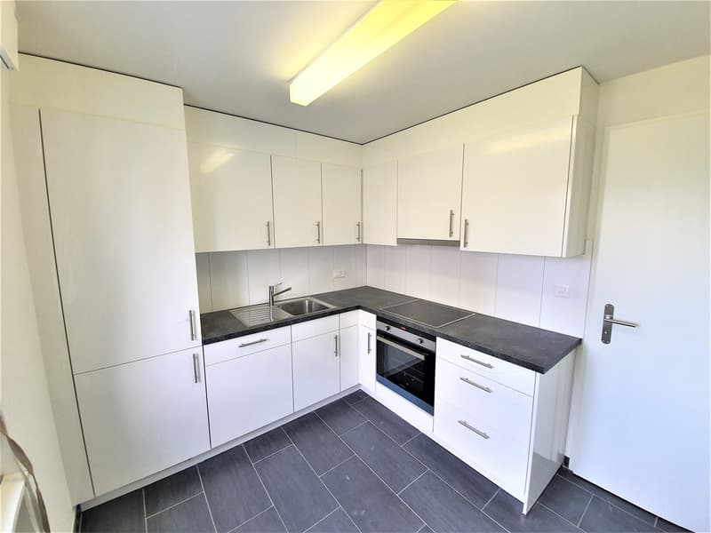 Grösszügiger Grundriss, modern und mit sonnigem Balkon! (2)