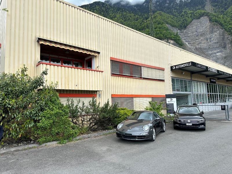 Halle artigianale di 1670 m2 con zona residenziale di 212 m2 a Villeneuve (4)