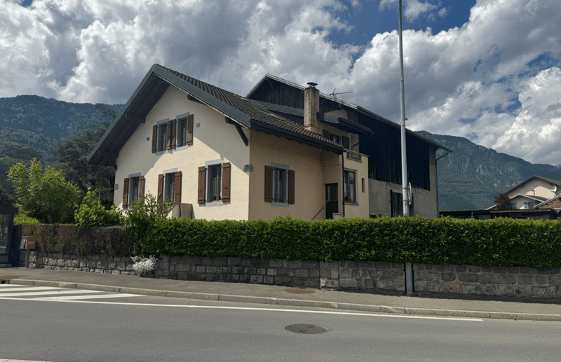 Opportunità sviluppatore – Fattoria abitabile + granaio da sviluppare – Collombey (1)