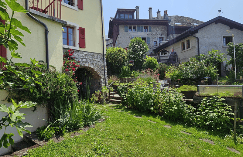 Maison de charme à Brent avec une magnifique vue sur le lac Léman (1)