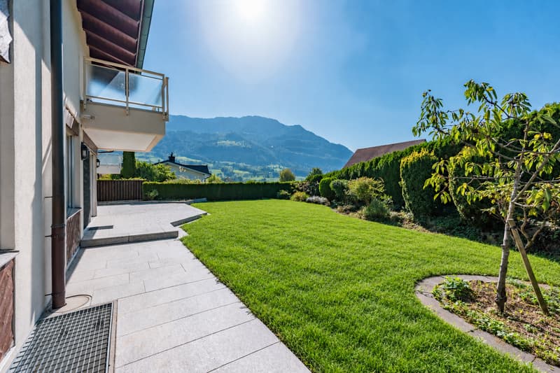 Garten mit Bergblick