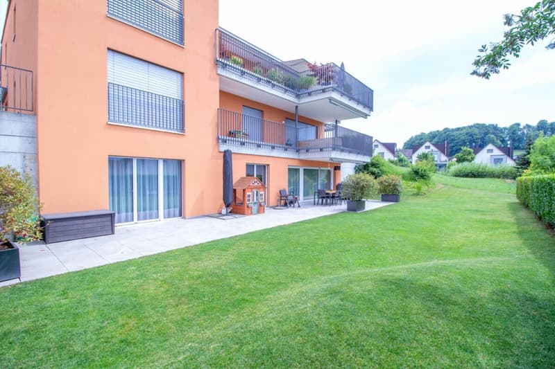 Modern and bright 3.5-room garden apartment in tax-friendly Winkel (2)