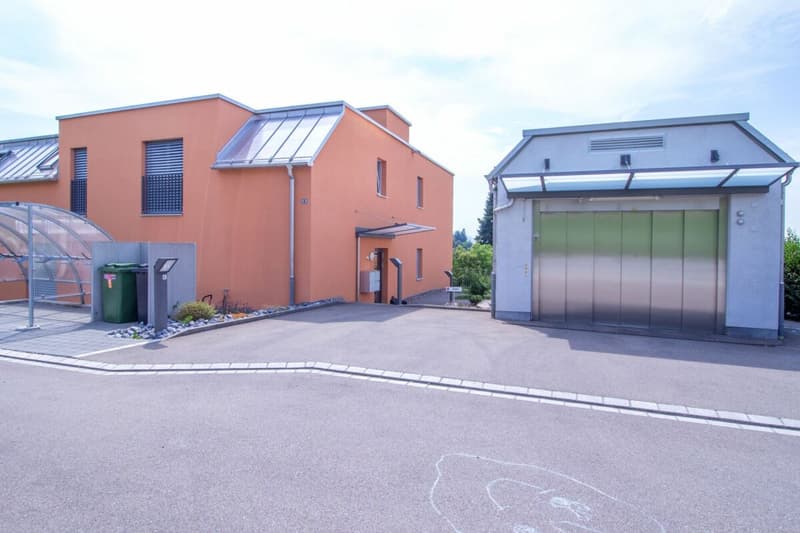 Modern and bright 3.5-room garden apartment in tax-friendly Winkel (19)