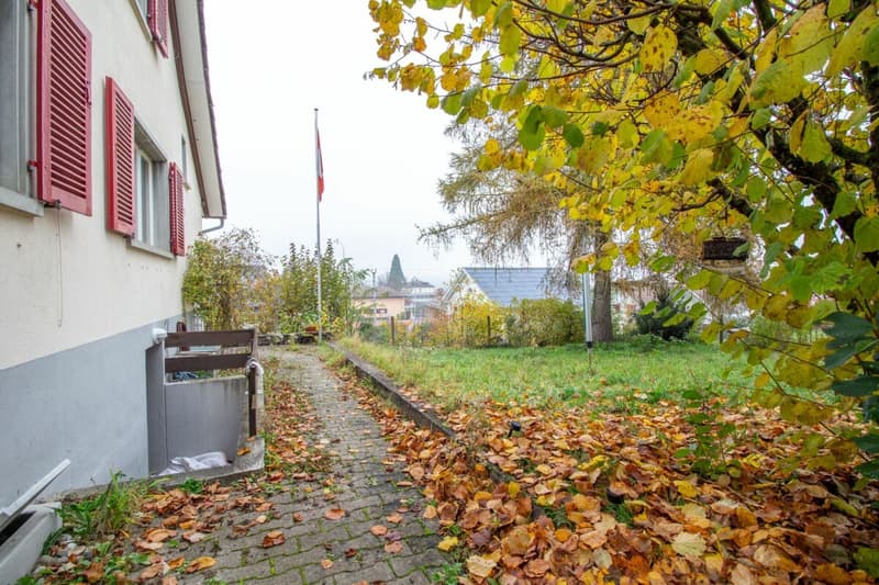 Freistehendes Einfamilienhaus mit Potenzial, separater grossen Werkstatt-/Garagengebäude (6)
