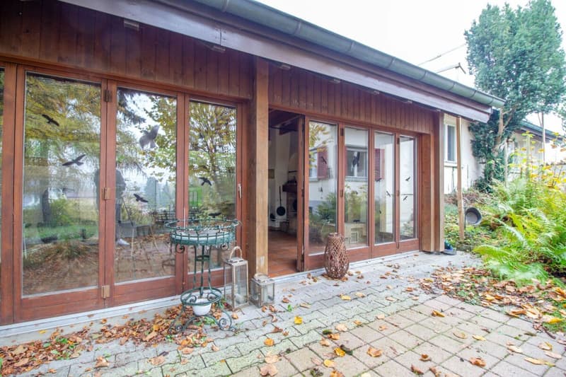 Freistehendes Einfamilienhaus mit Potenzial, separater grossen Werkstatt-/Garagengebäude (10)