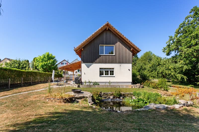 Aussenansicht mit Biotop