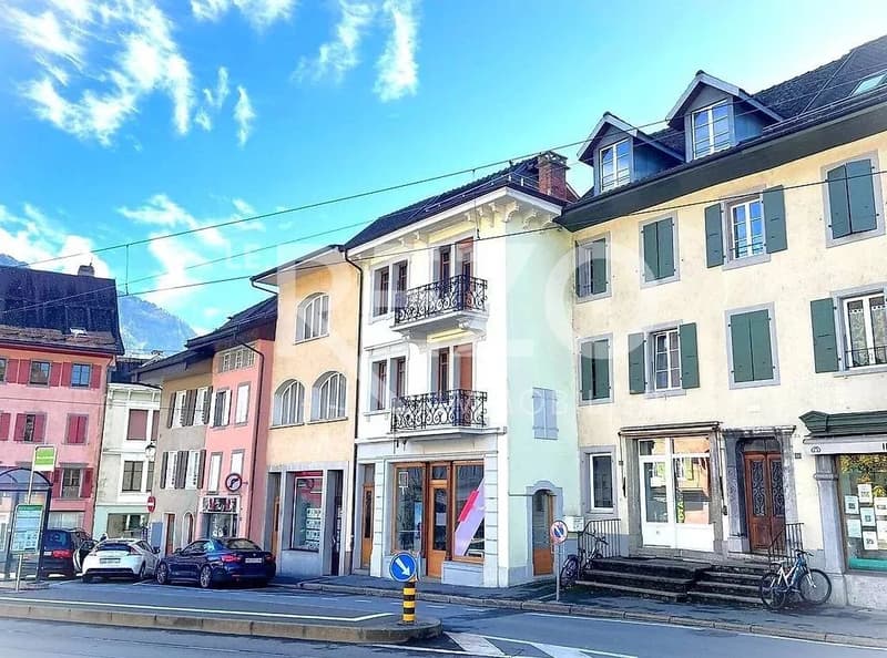 Mischgebäude: 2 Gewerbeflächen + 5 Wohnungen (2)