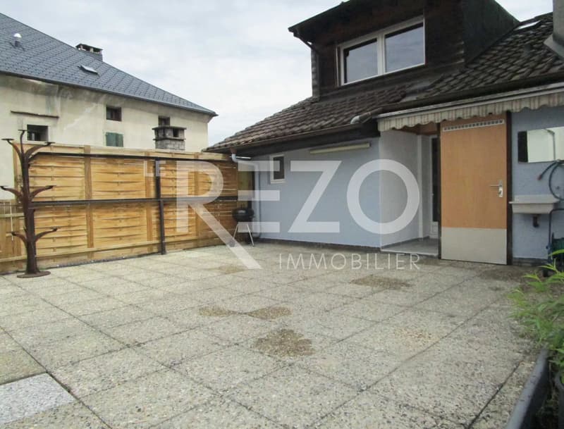 Right in the center of Collombey ? 41 m² terrace ? Parking space (2)