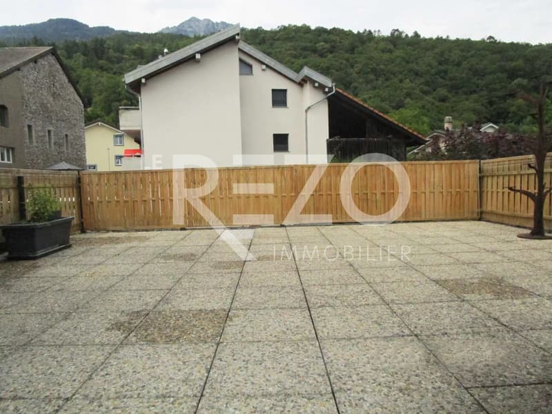 Right in the center of Collombey ? 41 m² terrace ? Parking space (1)
