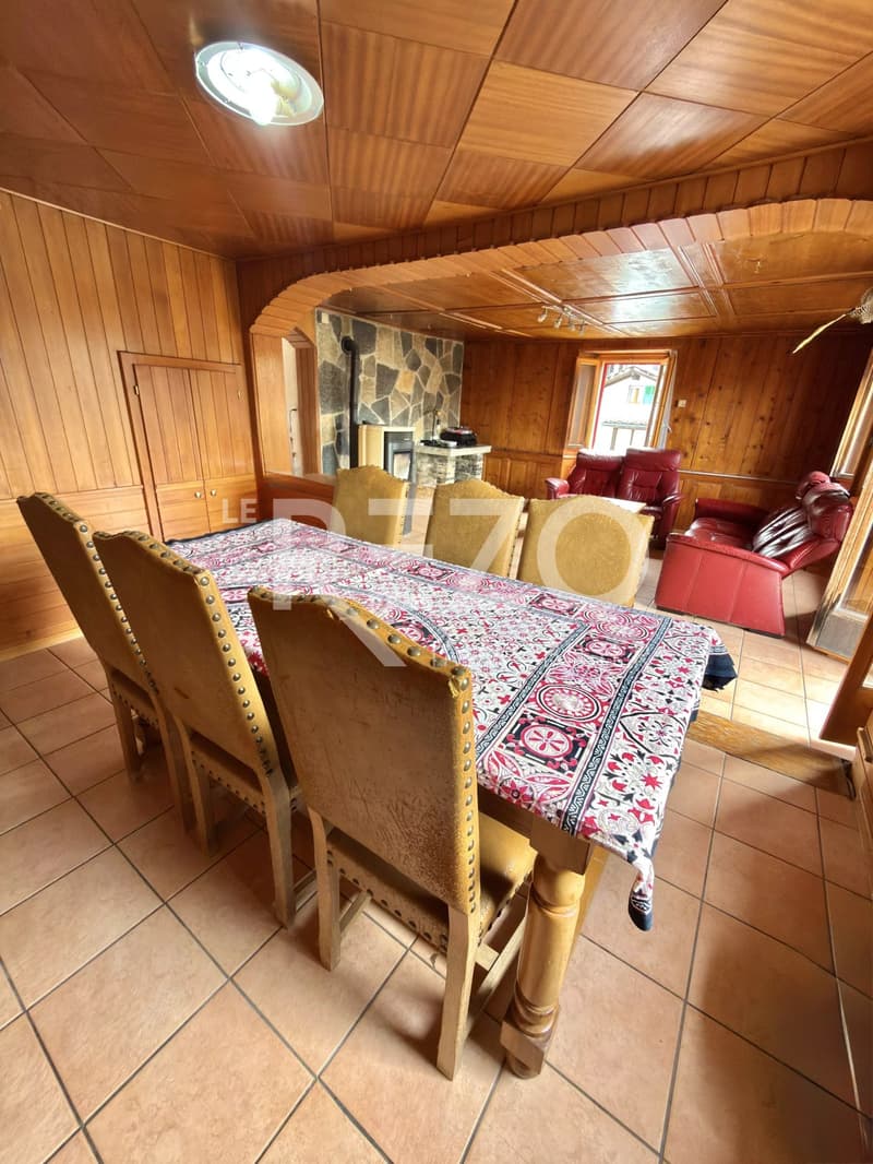 Attic apartment with 4.5 rooms, garage and garden, ideally located in the heart of Nax, Mont Noble. (9)