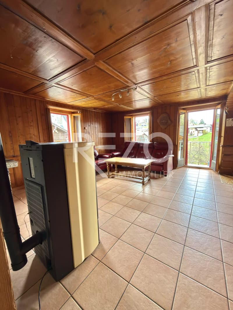 Attic apartment with 4.5 rooms, garage and garden, ideally located in the heart of Nax, Mont Noble. (7)