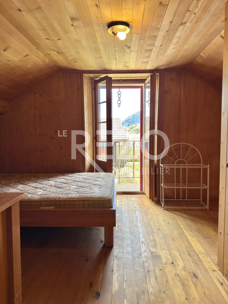 Attic apartment with 4.5 rooms, garage and garden, ideally located in the heart of Nax, Mont Noble. (10)