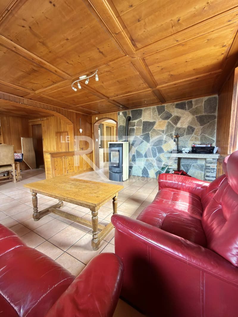 Attic apartment with 4.5 rooms, garage and garden, ideally located in the heart of Nax, Mont Noble. (8)