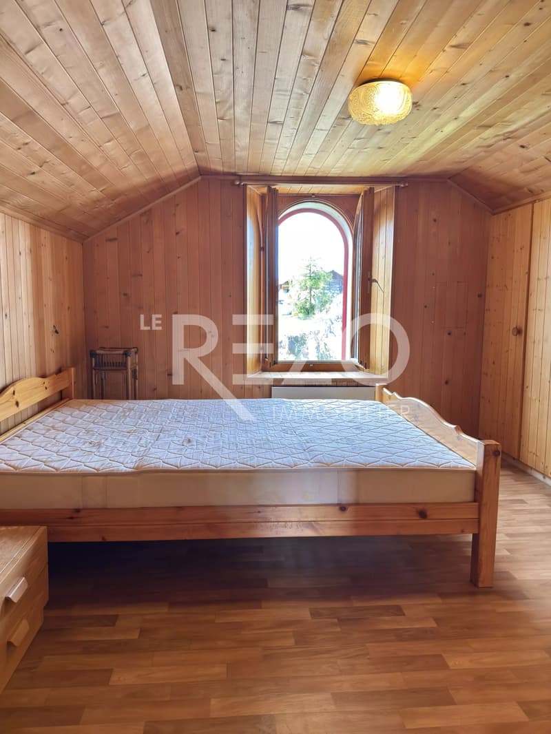 Attic apartment with 4.5 rooms, garage and garden, ideally located in the heart of Nax, Mont Noble. (12)