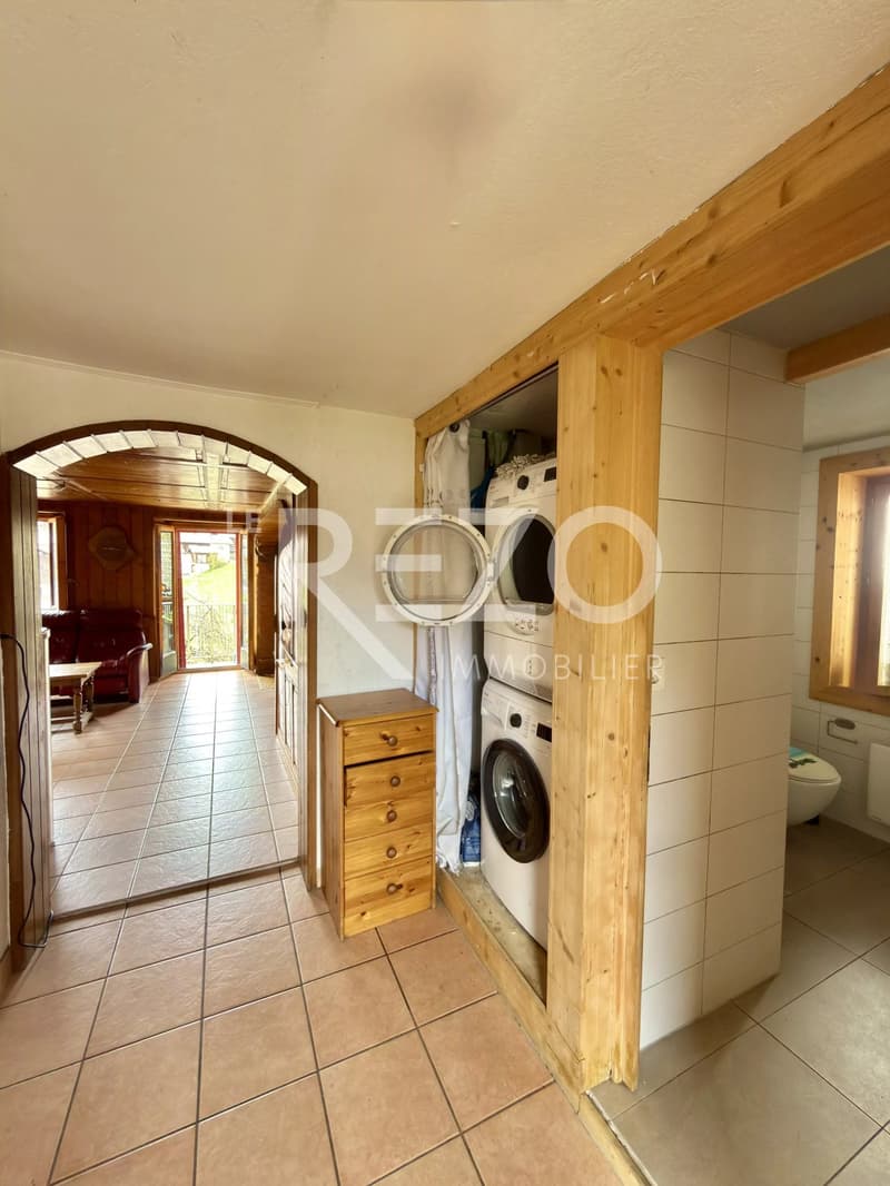 Attic apartment with 4.5 rooms, garage and garden, ideally located in the heart of Nax, Mont Noble. (6)