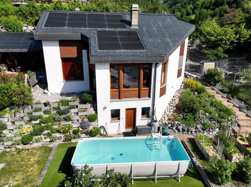 Charming family villa with covered terrace and exceptional view in Chamoson (2)