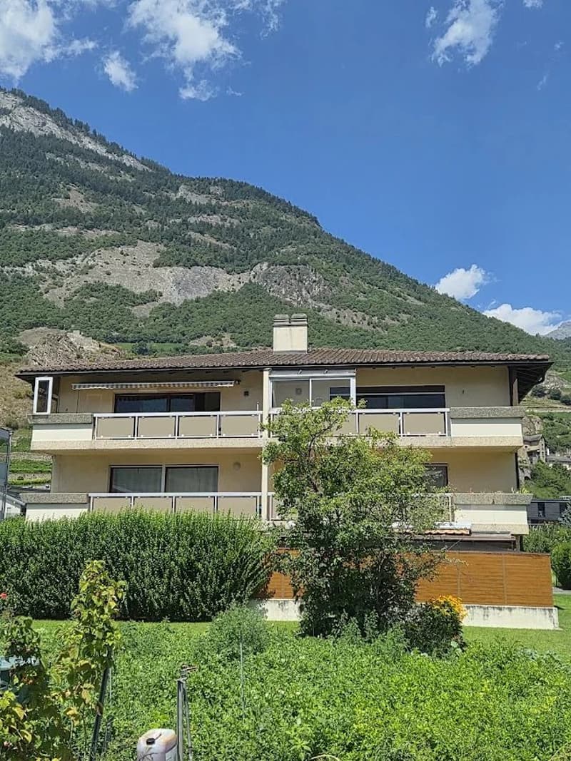 Incantevole appartamento di 2,5 locali a pian terreno nel cuore di Saillon (2)