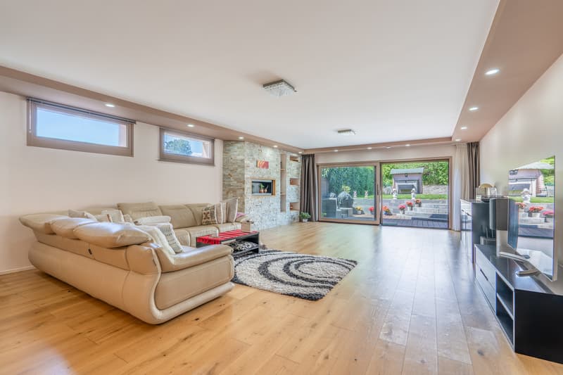 Spacious semi-detached villa of exception (1)
