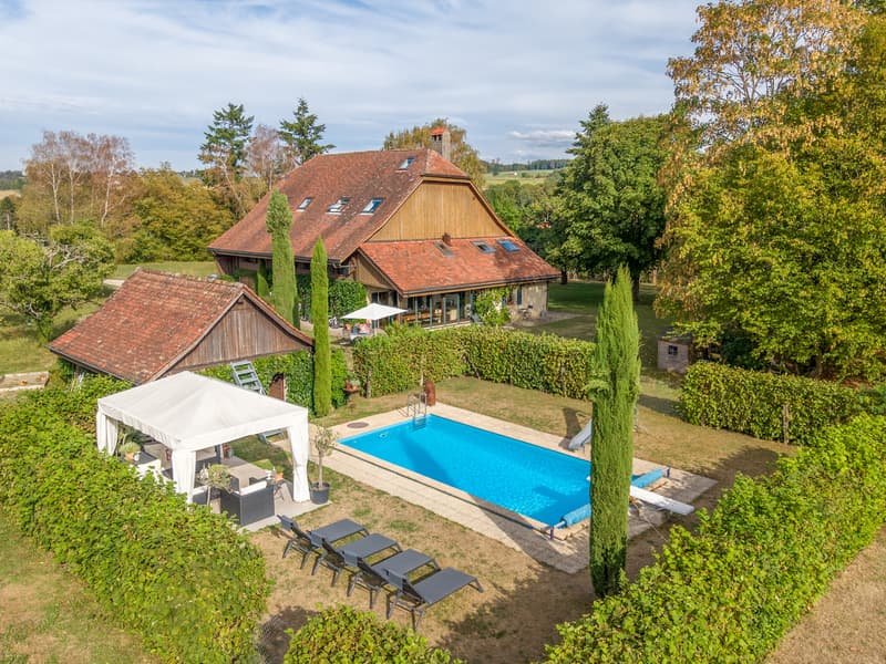 Unique en Romandie ! Ferme rénovée avec piscine en zone agricole (1)