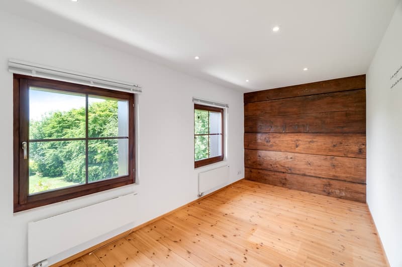 Majestic Estate with Extensive Grounds (11)